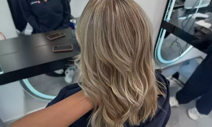 Balayage inkl. Schnitt und Föhnen für 1 Person für Haarlänge nach Wahl