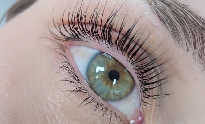 Image 2: Augenbrauen- und/oder Wimpern-Lifting inkl. Färben für 1 Person