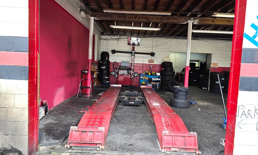 Image 4: Up to 60% Off on Tire balancing service at Los Brothers Tires