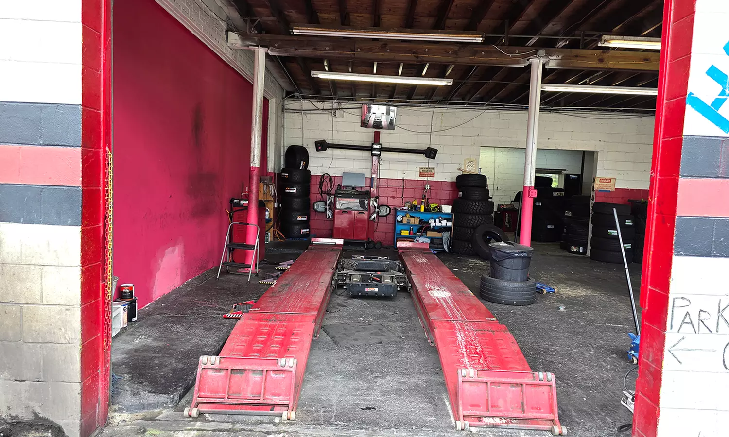 Up to 55% Off on Brake Pad Replacement at Los Brothers Tires