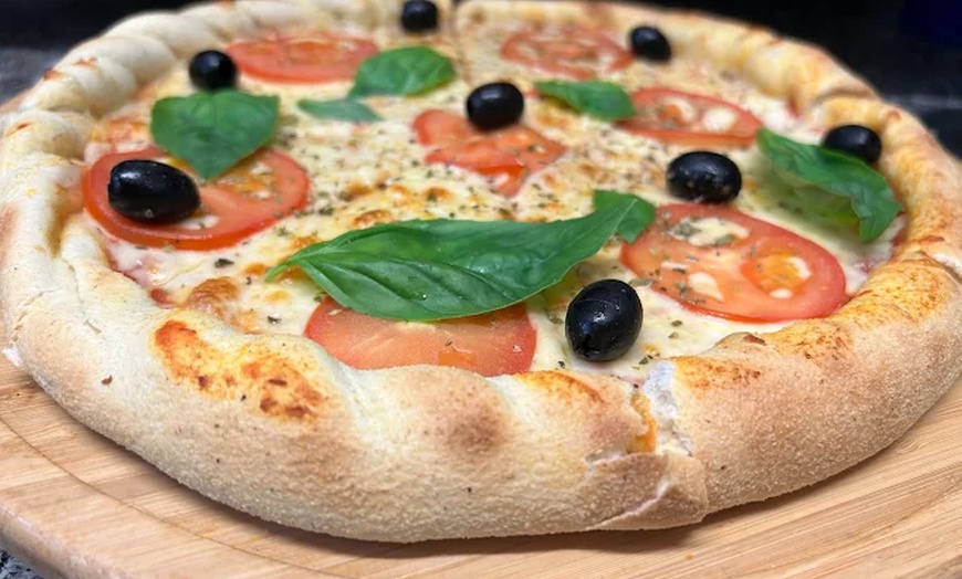 Image 4: All-You-Can-Eat: Unlimited Starters, Pizza, Churros & Drink – 35% Off