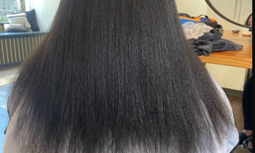 Image 3: Shampoo, Blow dry, Trim + Silk Press for Smooth Hair!