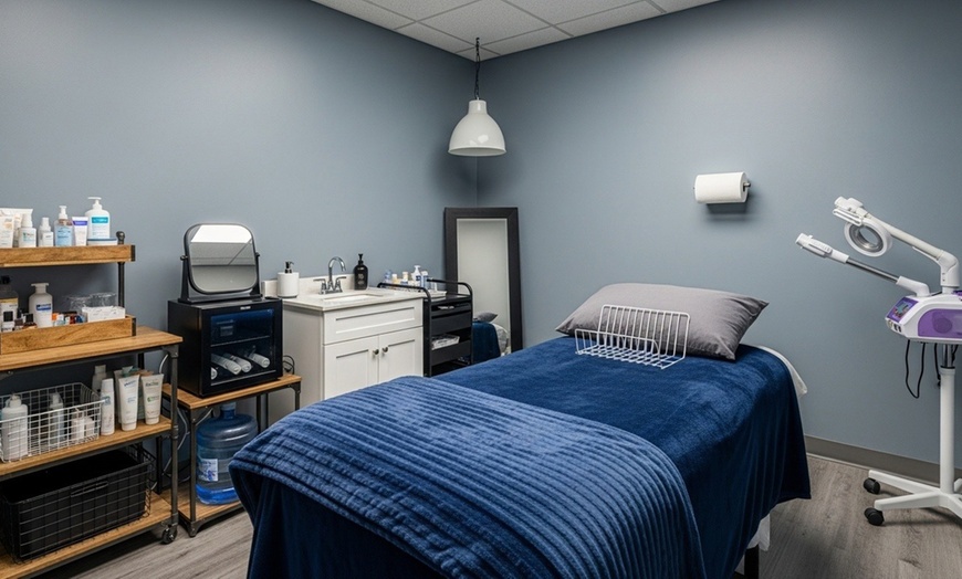 Image 3: Unwind and Relax: 60, 90 or 120-Minute Swedish Massage with Hot Stones