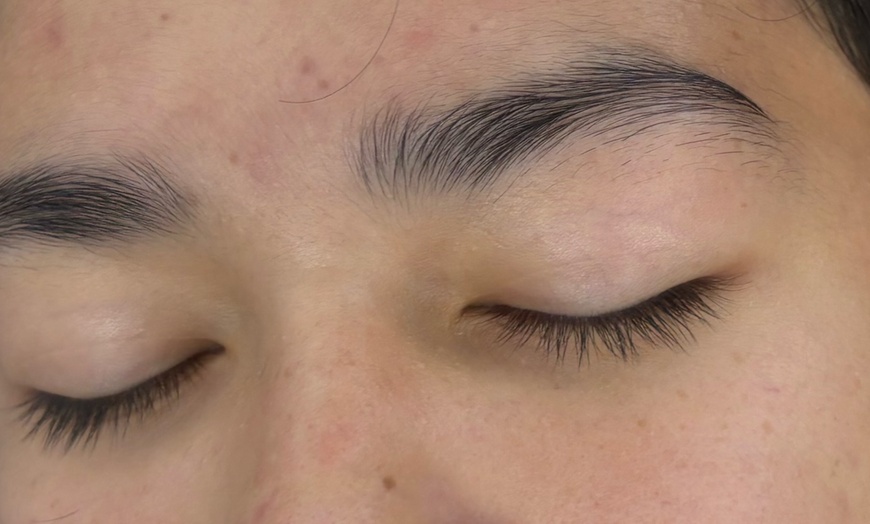 Image 4: Experience Full Face Threading Including Eyebrow, and Lips