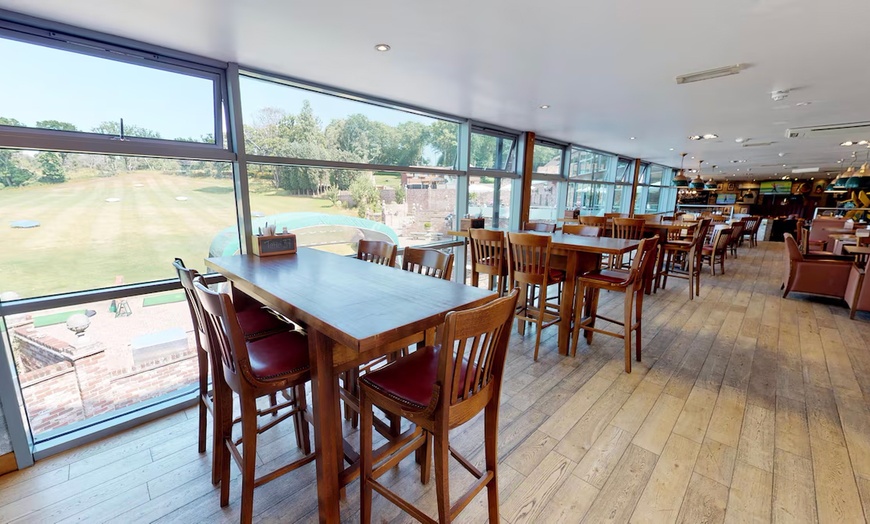 Image 9: Hampshire: 4* Superior Double or Twin Room Stay with Breakfast