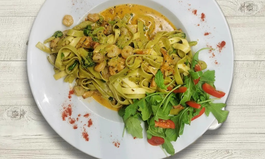 Image 9: Pizza oder Pasta nach Wahl inkl. Insalata Mista für bis zu 4 Personen