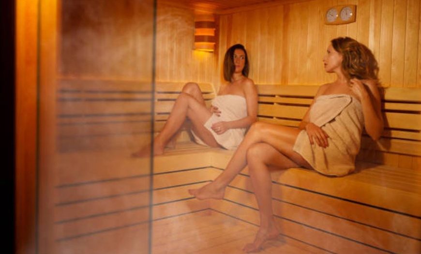 Image 8: Circuito Spa con copa de cava y opción a masaje para 1 o 2 personas