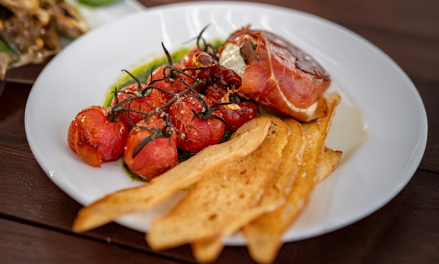 Image 5: ✈ Cairns: 5-Night Getaway at Rydges Cairns with Daily Breakfast