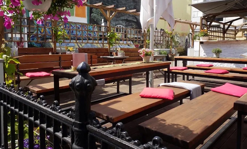 Image 4: Pizza oder Pasta nach Wahl, optional mit Salat für 2 oder 4 Personen