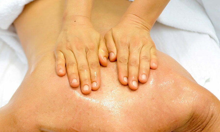 Image 10: 60 Min. Ganzheitliche Ayurveda-Massage nach Wahl für 1 Person