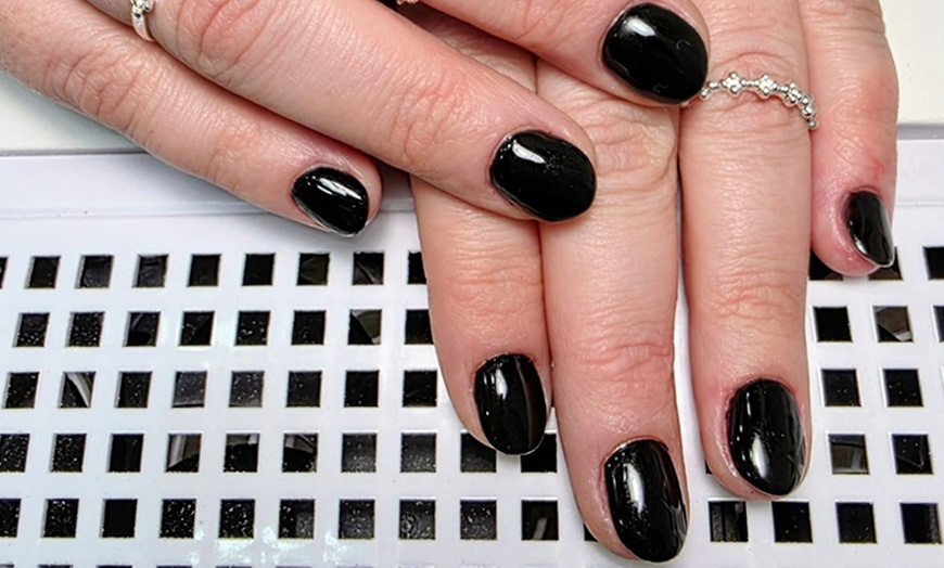 Image 5: 1 o 3 sesiones de manicura y/o pedicura express con semipermanente