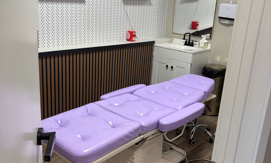 Image 3: Up to 37% Off on Eyelash Extensions at Bayan Beauty