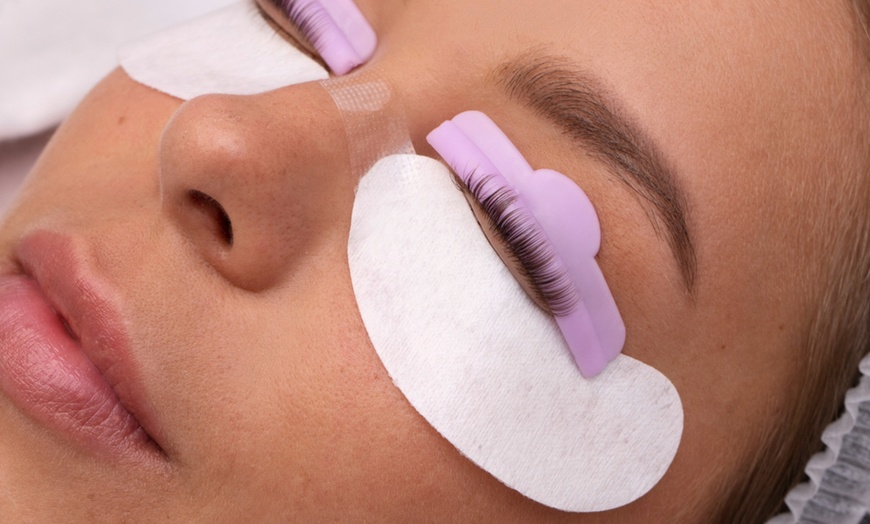 Image 10: Zahnschmuck mit Swarovski®-Kristallen, Lashlifting oder Browlifting