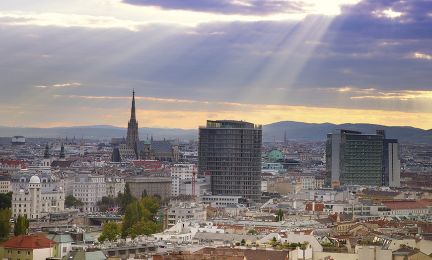 Image 3: ✈ Viena: 3 noches con vueltos I/V y free tour por la ciudad para 1