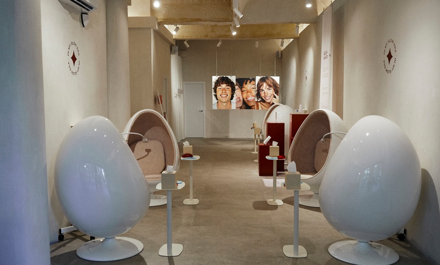 Image 4: Tratamiento blanqueador con gel de un mes y luz LED con férula