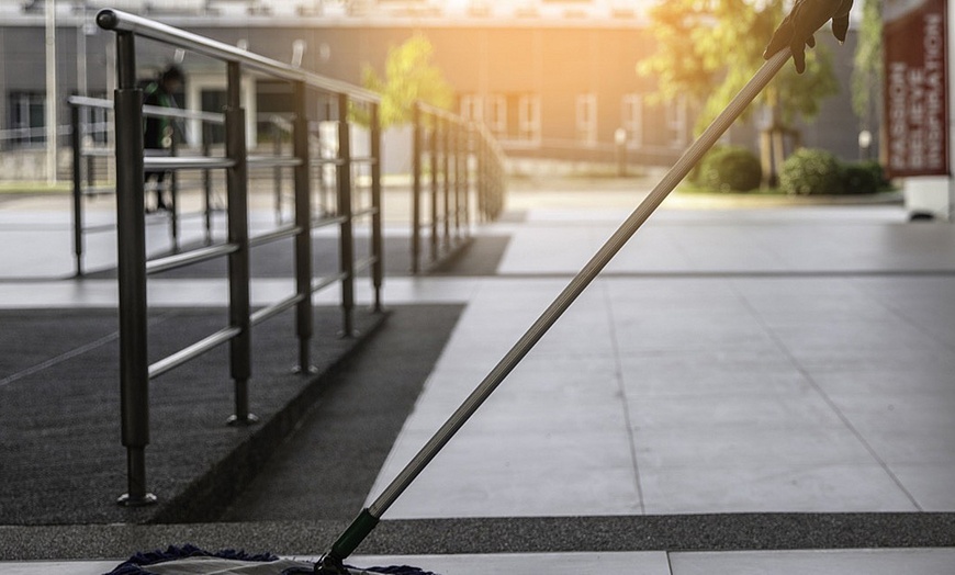 Image 4: Reinigung inkl. Rahmen, Reinigungsmittel und Anfahrt für 10-20 Fenster