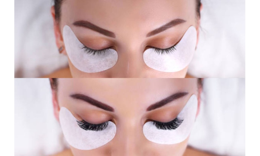 Image 6: Dale un toque diferente a tu mirada con estos servicios para pestañas