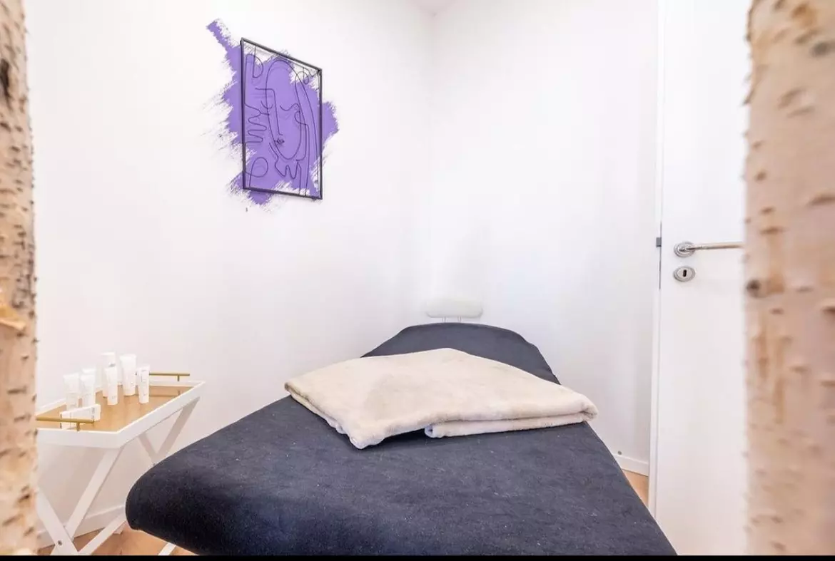 45-60 Min. Gesichtsbehandlung nach Wahl mit Lichttherapie für 1 Person (bis zu 47% sparen) - Image 3