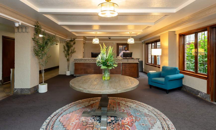 Image 3: Classic Comfort and Skyline Views in Seattle's First Hill District
