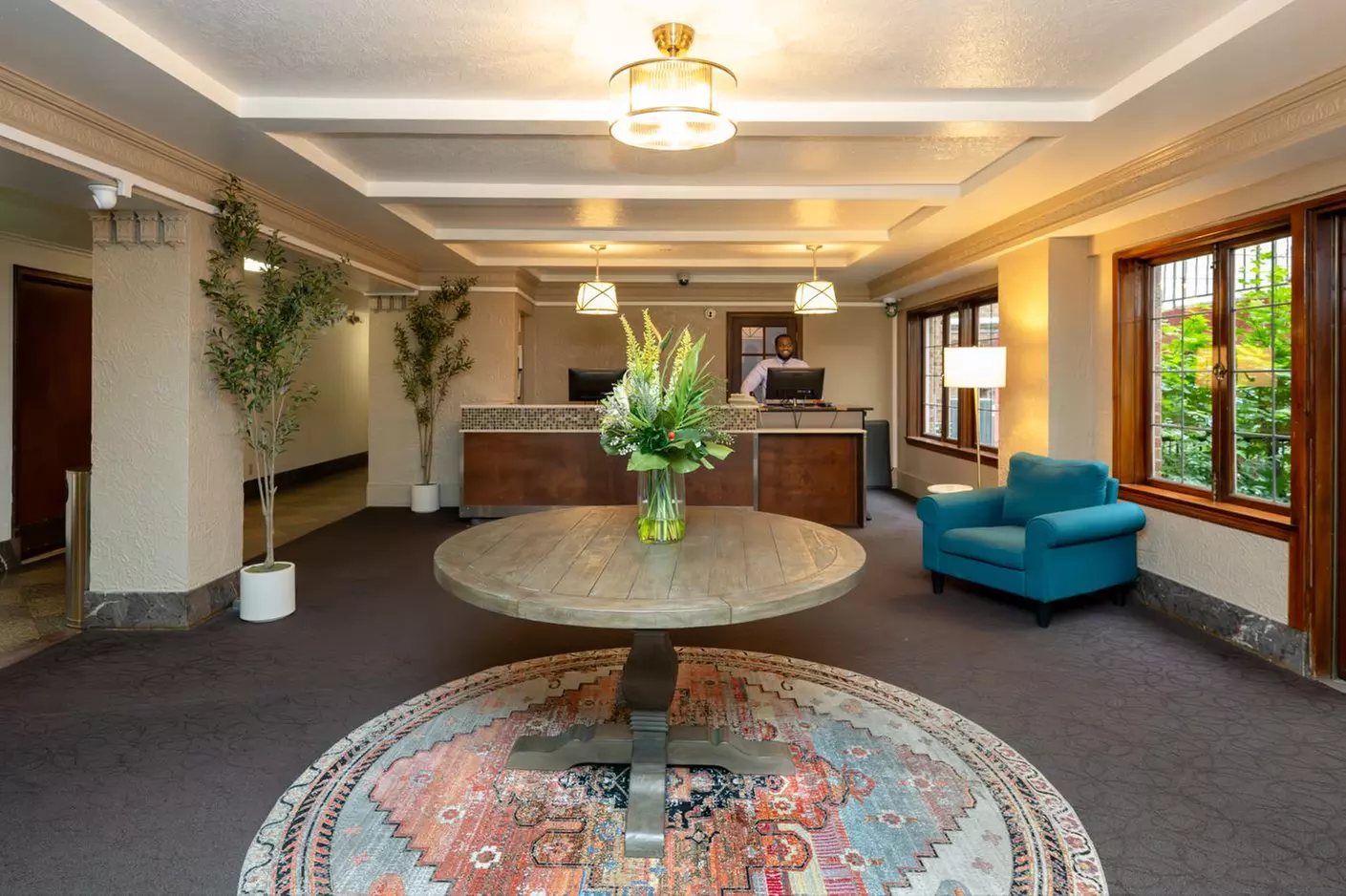 Classic Comfort and Skyline Views in Seattle's First Hill District
