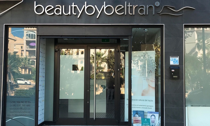 Image 4: 1, 2 o 3 viales de 1 ml de relleno dérmico inyectado en zona a elegir