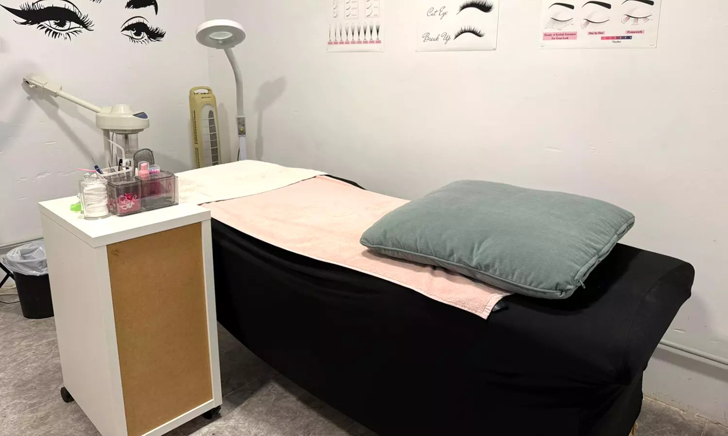 Sesión de peluquería con mascarilla de queratina, corte, secado, peinado y otros tratamientos en opción al 69% - Second Medium