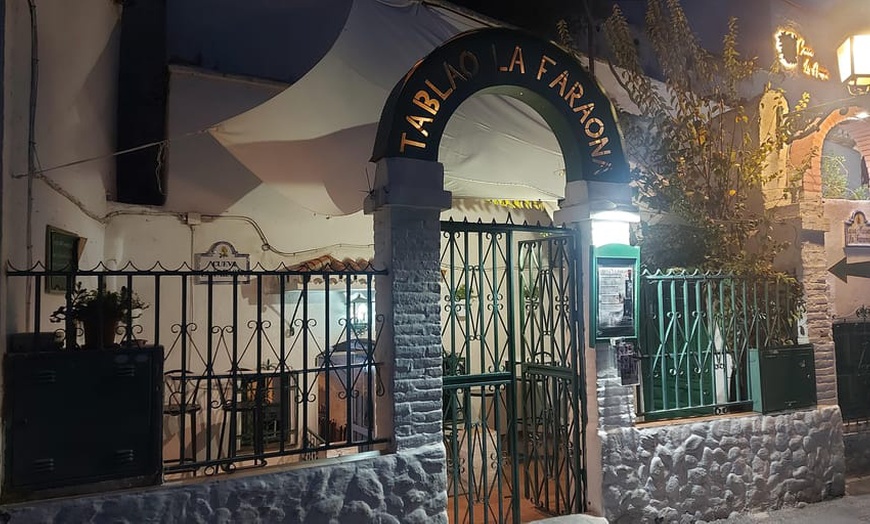 Image 5: Entrada a show flamenco para 2 en el Sacromonte de Granada con bebida
