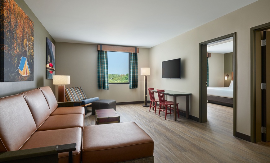 Image 6: Great Wolf Lodge Water Park Resort in Connecticut
