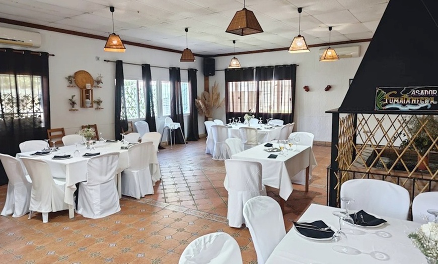 Image 5: Menú de parrillada para 2 o 4 con botella de vino en asador argentino