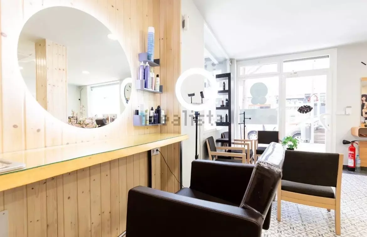 Peluquería con lavado, corte, tinte de raíz o tratamiento reparador