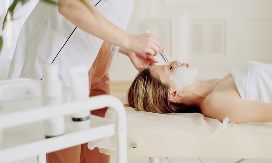 Image 1: 1 oder 2 Aqua-Facial-Gesichtsbehandlungen à 60 Min. für 1 Person