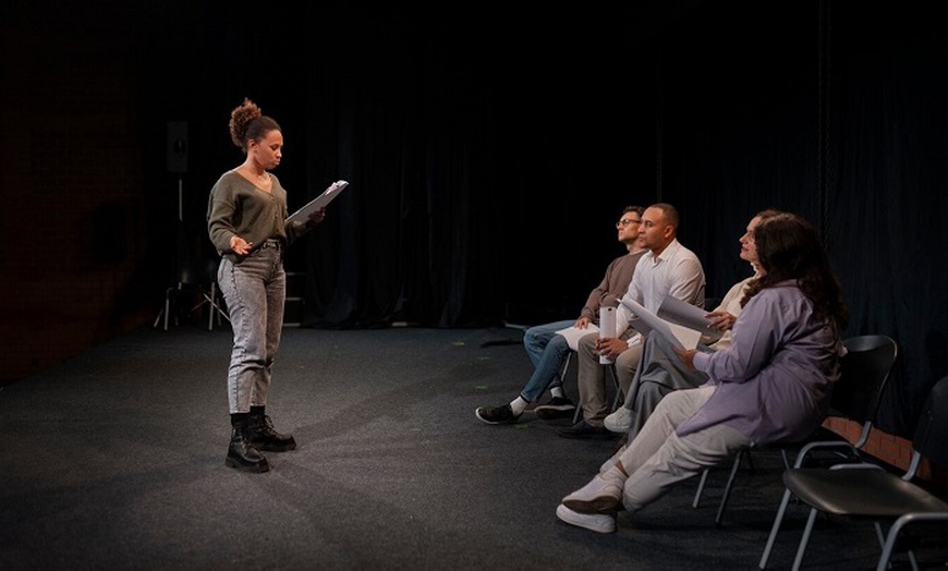 Image 6: 1 o 4 clases de teatro individual o clase privada grupal para 6 pax.