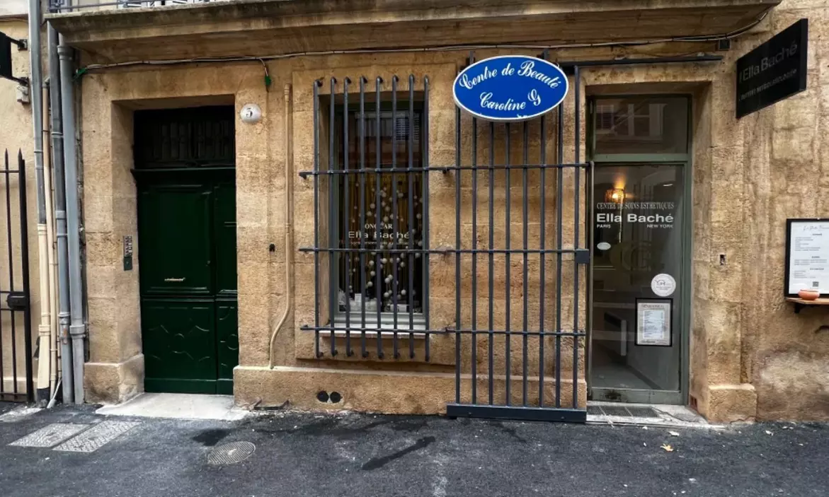 Soin du visage anti-âge au choix au Centre de beauté Caroline G