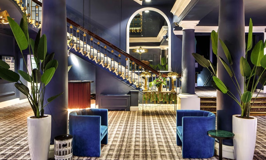 Image 15: Brighton: Seafront Stay for 2 with Breakfast, Welcome Drink & Dinner