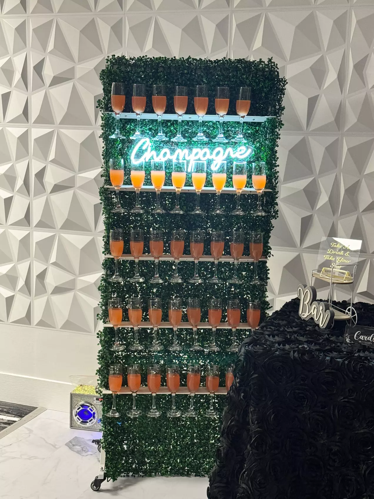 Admision for One or Three People + Food and Cocktails + Bonus Gift Bag