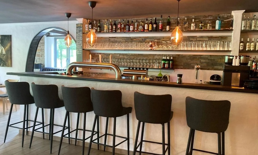 Image 3: Gourmet-Romantik-Dinner in 4 Gängen mit Aperitif für 2 oder 4 Personen