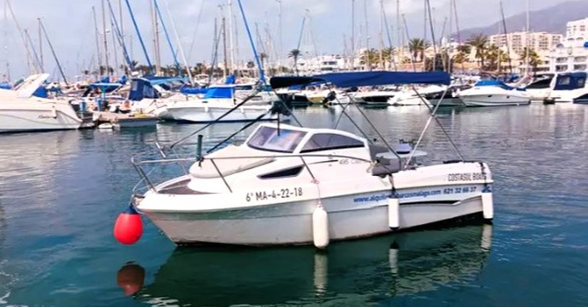 Alquiler de barco sin licencia para hasta 5 personas en Puerto Marina, Málaga