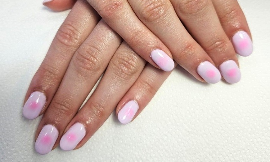 Image 13: Sesión de manicura, pedicura o ambas con esmaltado a elegir para 1