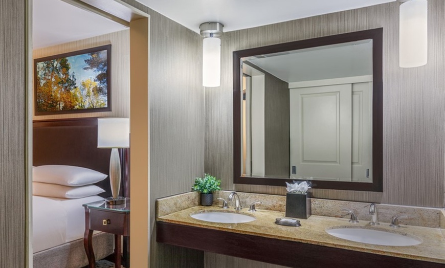 Image 13: 4-Star Hotel Stay in Downtown Atlanta with Pool and Dining Options
