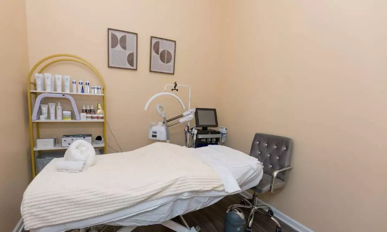 Transform Your Look with One or Two Eyebrow | Full-Face Threading