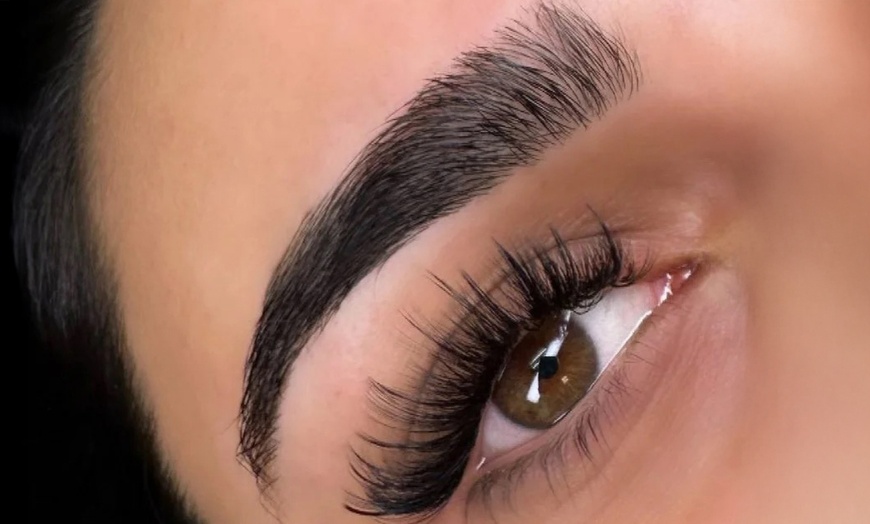 Image 1: Transform Look with Volume Eyelash Extensions or Hybrid Eyelashes Set