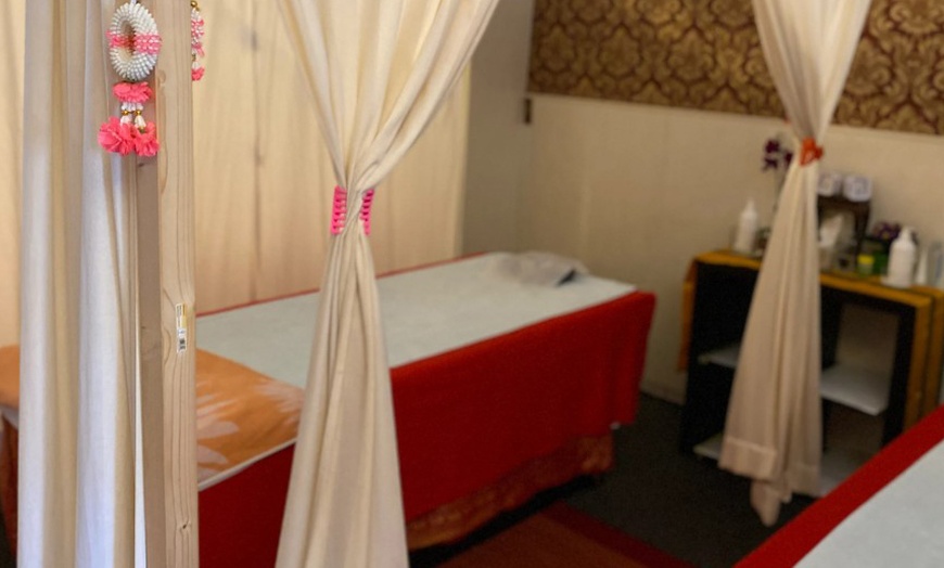 Image 2: Entspannung pur: 60 Min. Thai-Massage nach Wahl 