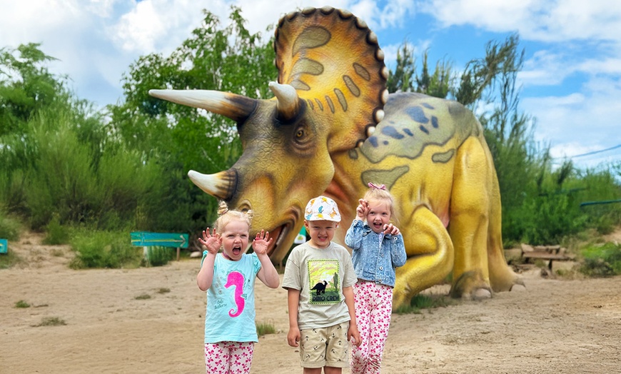 Image 18: Przeżyj rodzinną przygodę w Dolinie Dinozaurów