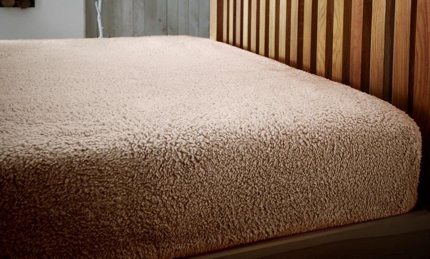 Image 4: Teddy Fleece Thermal Fitted Sheet
