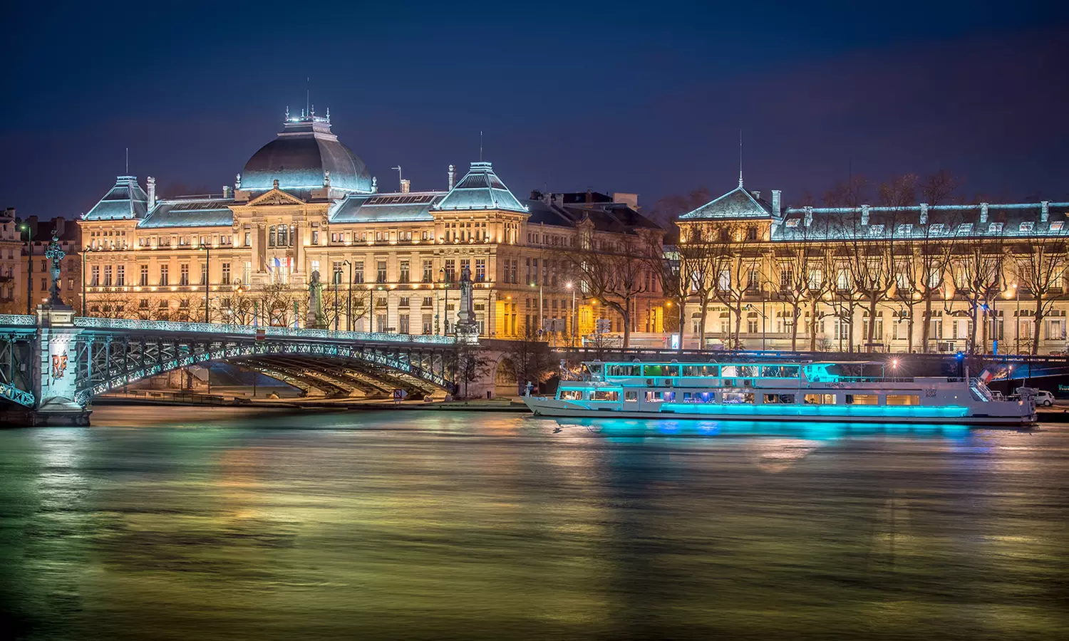 Dîner pour 2 au fil de l’eau : découvrez Lyon différemment avec Les Bateaux Lyonnais (23% de remise) - Image 4
