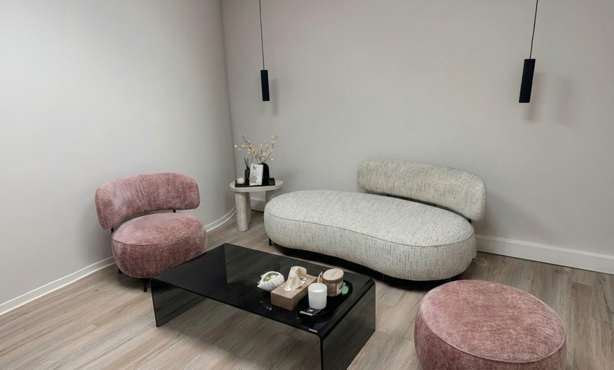 Image 5: 60 Min. Microblading mit Brow Artist inkl. Nachbehandlung für 1 Person