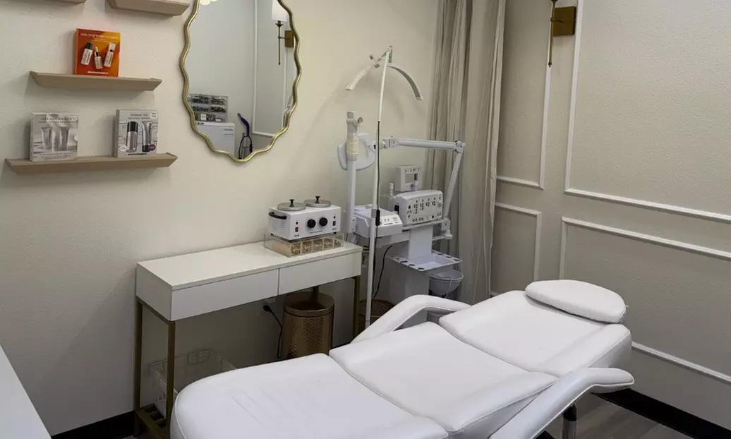 Brazilian or Manzilian Waxing Sessions for Smooth Lasting Results