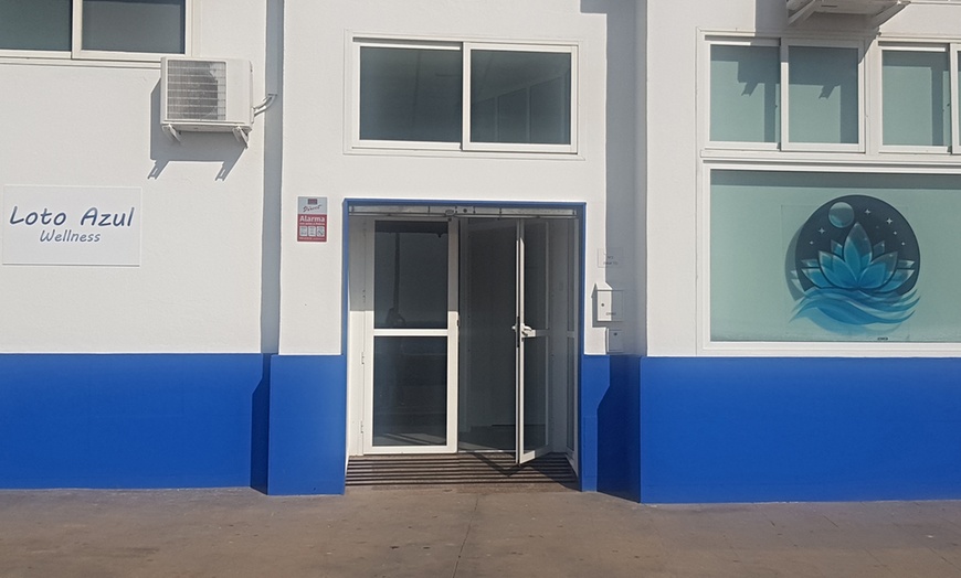 Image 15: 1 o 4 masajes personalizados o ritual con gravedad cero y haloterapia