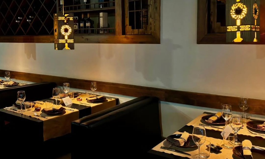 Image 9: Menú mediterráneo para 2 o 4 con opción a chuletón y botella de vino