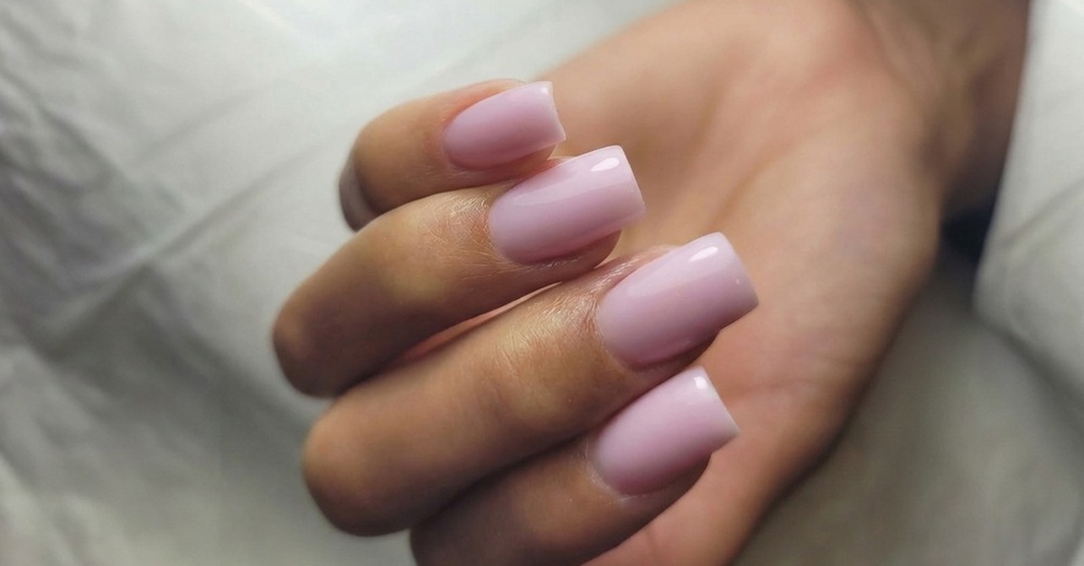Servicio de manicura o pedicura semipermanente en Madrid